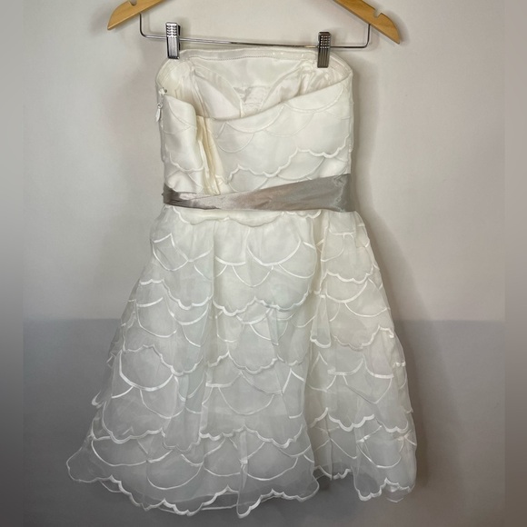 Hitherto Anthropologie White Scalloped Wedding Bridal Shower Dress Size 4 - Picture 5 of 6
